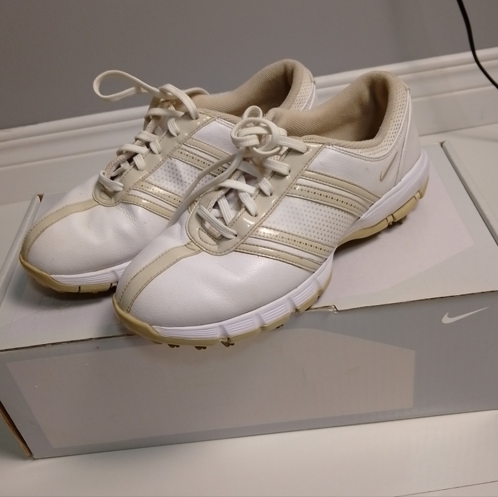 Women Nike Delight Golf Shoes 7.5  Performance  White Cleat With Box